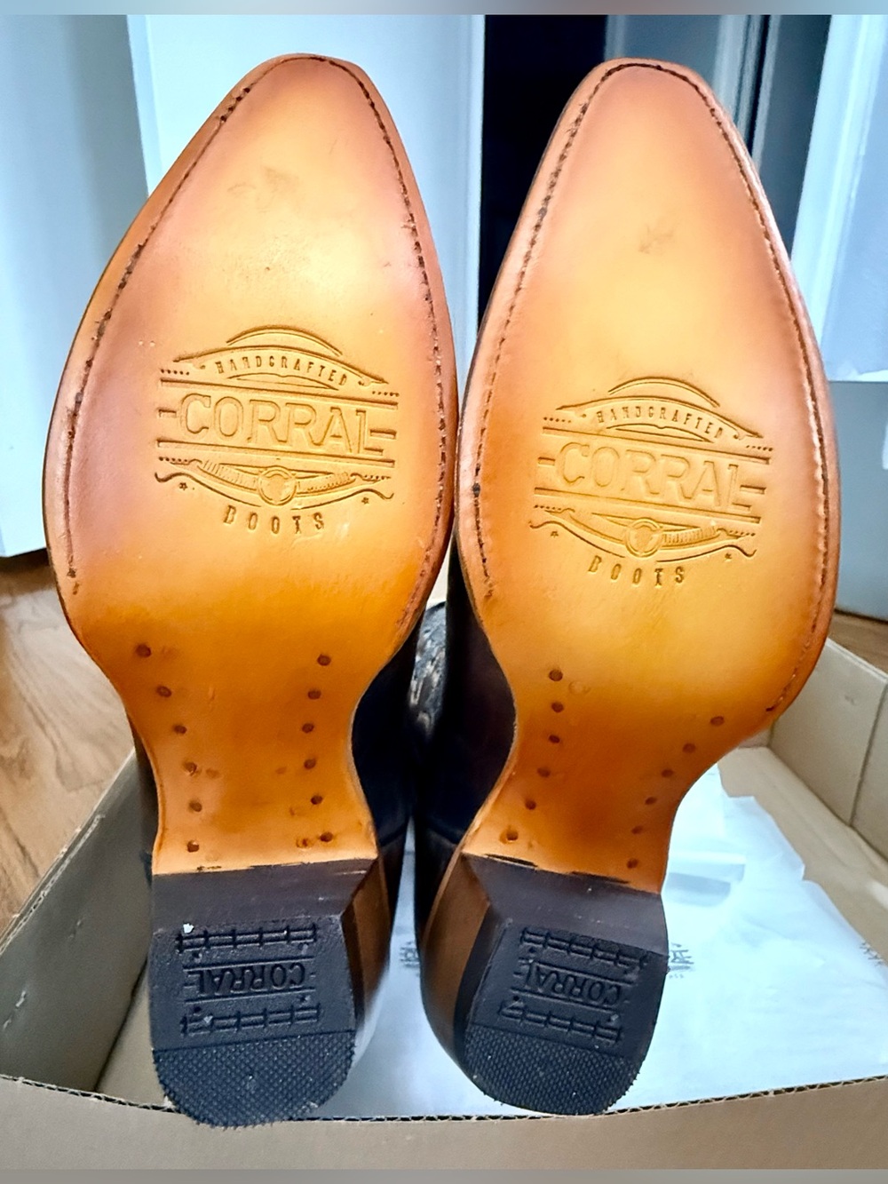 NWT Women’s Corral boot size 9. - Picture 8 of 8